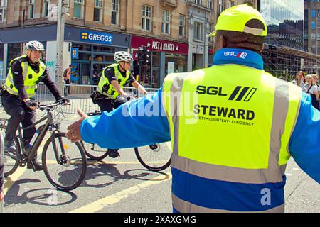 Glasgow, Schottland, Großbritannien. 9. Juni 2024: Die Straßen der Stadt wurden für den Freeridesonntag gesperrt. Inaugral Ford Freeride sah BMX Display und Radfahren für Kinder auf george Square Ford RideGlasgow FreeCycle for Family and Kids mit Clan Cycling. Credit Gerard Ferry /Alamy Live News Stockfoto