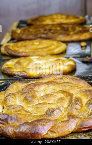 Kneten und Backen von Enaimadas, Forn de Can Salem, Algaida. Mallorca. Balearen. Spanien. Stockfoto