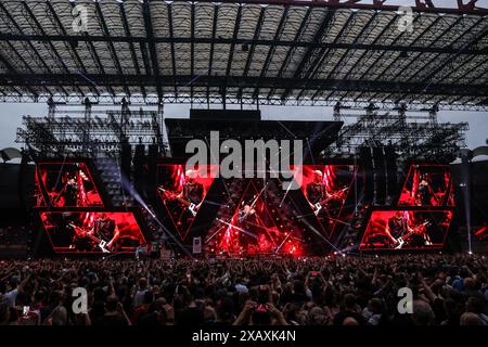 Ein allgemeiner Blick auf die Bühne und die Atmosphäre während des Vasco Live 2024 im San Siro Stadion. (Foto: Fabrizio Carabelli / SOPA Images/SIPA USA) Stockfoto