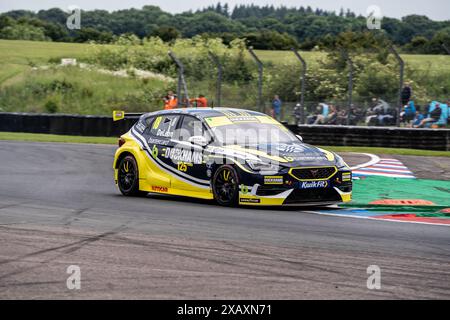 Andover, Vereinigtes Königreich, am 9. Juni 2024. Daryl Deleon 18 Unlimited Motorsport Round 11 während des BTCC auf dem Thruxton Circuit, Andover, Großbritannien am 9. Juni 2024. Foto von Chris Williams. Nur redaktionelle Verwendung, Lizenz für kommerzielle Nutzung erforderlich. Keine Verwendung bei Wetten, Spielen oder Publikationen eines einzelnen Clubs/einer Liga/eines Spielers. Quelle: UK Sports Pics Ltd/Alamy Live News Stockfoto