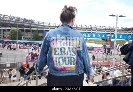 Edinburgh, Großbritannien, 9. Juni 2024: Taylor Swift Fan im Murrayfield Stadium für das letzte ihrer drei Konzerte in Schottland. Bild: DB Media Services / Alamy Live Stockfoto