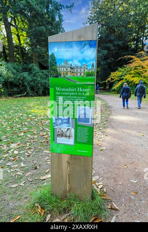 Ein Schild oder eine Informationstafel über Westonbirt House, Westonbirt Arboretum, Tetbury, Gloucestershire, England, UK Stockfoto