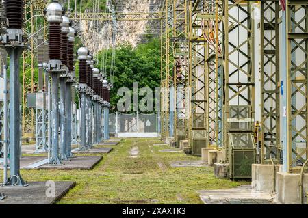 Außenansicht des Wasserkraftwerks Mezzocorona, Provinz Trient, Trentino Südtirol, Norditalien, Europa Stockfoto