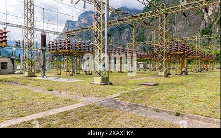 Außenansicht des Wasserkraftwerks Mezzocorona, Provinz Trient, Trentino Südtirol, Norditalien, Europa Stockfoto