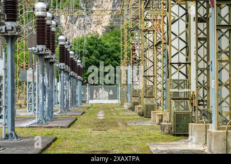 Außenansicht des Wasserkraftwerks Mezzocorona, Provinz Trient, Trentino Südtirol, Norditalien, Europa Stockfoto