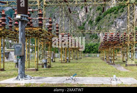 Außenansicht des Wasserkraftwerks Mezzocorona, Provinz Trient, Trentino Südtirol, Norditalien, Europa Stockfoto