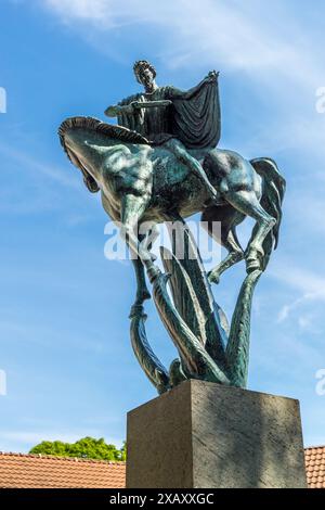 Große Bronzestuppe von Carl Milles im Millesgarden Museum. Fast 100 Skulpturen, darunter 10 Brunnen, stehen auf drei Terrassen. Millesgården Museum mit Skulpturenpark, in dem Carl Milles Kunst gezeigt wird, sowie Antiquitätenhaus und Galerie im Haus. Bodal, Lidingö kommun, Stockholm, Schweden Stockfoto