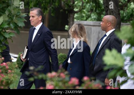 Wilmington, Usa. Juni 2024. Hunter Biden und Melissa Cohen Biden verlassen sich nach dem Ende der Aussage des Tages in seinem Prozess im J. Caleb Boggs Federal Building in Wilmington. Delaware am vierten Tag seiner Verhandlung wegen angeblich illegalen Besitzes einer Pistole und Lügen über seinen Drogenkonsum, als er die Waffe 2018 kaufte, am Donnerstag, den 6. Juni 2024. - Einschränkung: KEINE tägliche Post. KEINE New York oder New Jersey Zeitungen oder Zeitungen im Umkreis von 75 Meilen um New York City - Foto von Ron Sachs /CNP/ABACAPRESS. COM Credit: Abaca Press/Alamy Live News Stockfoto