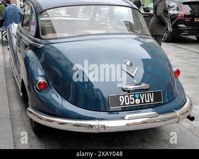 Eine Rückansicht des alten BMW 502 V8-Fahrzeugs aus dem Jahr 1961 Stockfoto