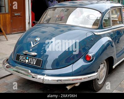 Eine Rückansicht des alten BMW 502 V8-Fahrzeugs aus dem Jahr 1961 Stockfoto