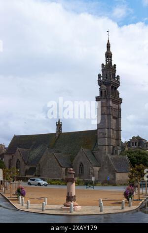 Roscoff, Frankreich - 22. Juli 2017: Die Kirche Notre-Dame de Croaz Batz (Kirche unserer Lieben Frau von Croaz Batz) ist eine katholische Kirche in Leon in Roscof Stockfoto