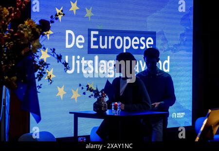 Niederlande. Juni 2024. DEN HAAG - Publikum beim Europäischen Ergebnisabend der Wahlen zum Europäischen Parlament in Nieuwspoort. Sonntag war der letzte Tag der Abstimmung in Europa. ANP ROBIN UTRECHT niederlande Out - belgien Out Credit: ANP/Alamy Live News Stockfoto