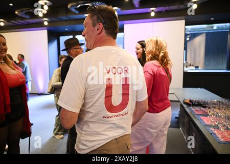 Brüssel, Belgien Juni 2024. Das Treffen der flämischen Partei voor U nach den Wahlen am Sonntag, den 9. Juni 2024 in Brüssel. In Belgien fanden zeitgleich Wahlen für die regionalen, föderalen und europäischen Gesetzgebungsorgane statt. BELGA FOTO TOM GOYVAERTS Credit: Belga Nachrichtenagentur/Alamy Live News Stockfoto