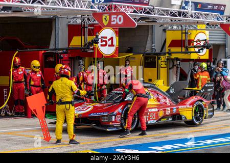 Le Mans, Frankreich, 09. Juni 2024#51 Ferrari AF Corse (ITA) Ferrari 499P (HY) - Alessandro Pier Guidi (ITA) / James Calado (GBR) / Antonio Giovinazzi (ITA) während der 92. Ausgabe der 24 Stunden von Le Mans, 4. Runde der FIA WEC Langstrecken-Weltmeisterschaft 2024, Test Day, Circuit des 24H du Mans, 9. Juni 2024 in Le Mans, Frankreich. Foto Kristof Vermeulen/MPS Agentur Credit MPS Agentur/Alamy Live News Stockfoto