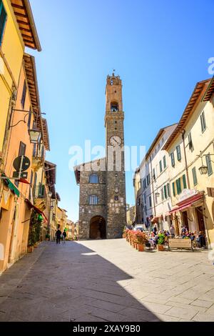 Montalcino, Italien - 26. April 2023: Montalcino in der Toskana am Frühlingstag. Italien Stockfoto