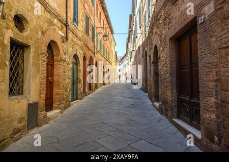 Montalcino, Italien - 26. April 2023: Montalcino in der Toskana am Frühlingstag. Italien Stockfoto