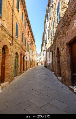 Montalcino, Italien - 26. April 2023: Montalcino in der Toskana am Frühlingstag. Italien Stockfoto