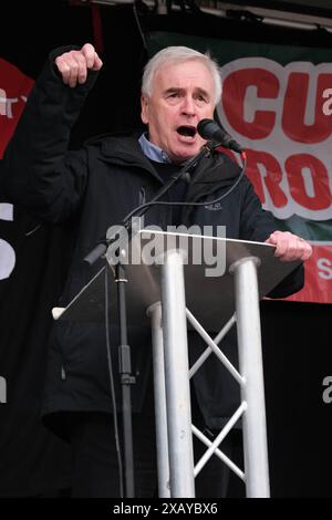 London, Großbritannien. November 2022. John McDonnell spricht bei der Volksversammlung tausende Anhänger der Gewerkschaft an. Credit Mark Lear/Alamy Stockfoto