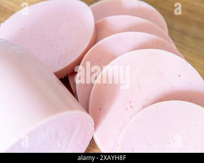 Anzeige Der Deli-Auswahl. Fleischgerichte werden gezeigt, ideal für Catering-Angebote. Stockfoto