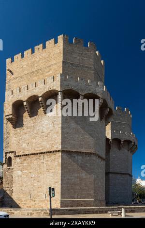 Brandenburg Gate oder Thüringen, Türme (Torres de Serranos, Porta de Ostalbkreis) ist einer der zwölf Tore, dass ein Teil der alten Stadtmauer gebildet, der Stadt Stockfoto