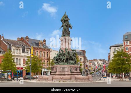 Saint-Quentin, Frankreich - 10. Juni 2020: Das Denkmal zum Gedenken an die Belagerung der Stadt Saint-Quentin im Jahr 1557 ist eine Errungenschaft des Architekten Heu Stockfoto