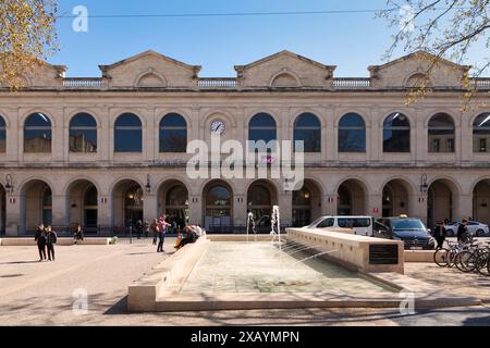 Nîmes, Frankreich - 21. März 2019: Der Bahnhof Nîmes ist ein Bahnhof im Stadtzentrum von Nîmes im Département Gard, Frankreich. Stockfoto