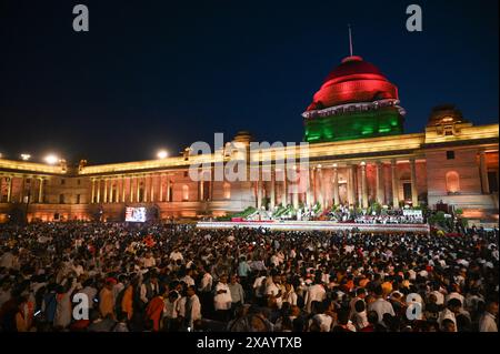 NEW DELHI, INDIEN - 9. JUNI: Eine Vereidigung des indischen Premierministers Narendra Modi in Rashtrapati Bhavan am 9. Juni 2024 in Neu-Delhi, Indien. Narendra Modi übernahm das Amt des Premierministers von Indien für eine dritte Amtszeit in Folge bei einer glitzernden Zeremonie auf dem Vorplatz von Rashtrapati Bhavan. Zusammen mit Premierminister Modi wurde ein neuer ministerrat mit 71 Mitgliedern vereidigt, der durch eine Mischung aus Vielfalt und Erfahrung gekennzeichnet war. Das Team Modi 3,0 besteht aus 30 Kabinettsministern, 5 unabhängigen Staatsministern und 36 Staatsministern. (Foto: Ajay Aggarwal/Hindustan Times/SIPA U Stockfoto