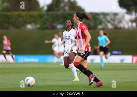 MADRID, SPANIEN - 9. JUNI: Naomie Feller von Real Madrid spielt für den Ball während des Spiels zwischen Real Madrid und Athletic Club als Teil der Liga F 2024 im Estadio Alfredo Di Stefano am 9. Juni 2024 in Madrid. (Foto: Dennis Phlips/PxImages) Stockfoto