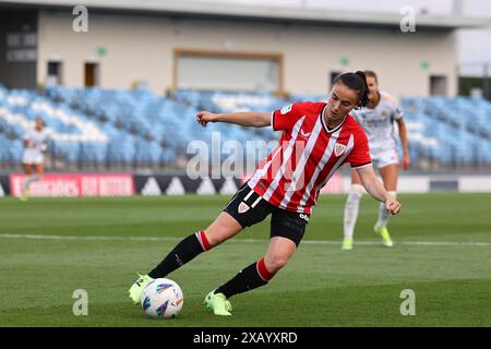 Madrid, Madrid, Spanien. Juni 2024. ANE Azkona vom Athletic Club fährt den Ball während des Spiels zwischen Real Madrid und Athletic Club im Rahmen der Liga F 2024 im Estadio Alfredo Di Stefano am 9. Juni 2024 in Madrid. (Foto von Dennis Phlips/PxImages) (Credit Image: © Dennis Phlips/PX Imagens via ZUMA Press Wire) NUR REDAKTIONELLE VERWENDUNG! Nicht für kommerzielle ZWECKE! Stockfoto