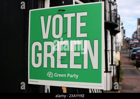 Plakat der Grünen Partei für die Wahlen im Juli 2024 Stockfoto