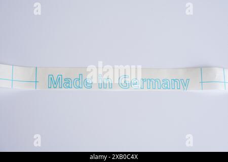 Made in Germany-Etikett auf der Rückseite einer Papierrolle gedruckt – Made in Germany Qualitätskonzept Stockfoto