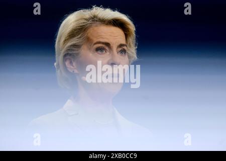 Brüssel, Belgien Juni 2024. Die Präsidentin der Europäischen Kommission und EVP-Spitzenkandidatin Ursula von der Leyen spricht bei einer Abendveranstaltung im Europäischen Parlament in Brüssel im Rahmen der Wahlen zum Europäischen Parlament am 9. Juni 2024 vor der Presse. Quelle: ALEXANDROS MICHAILIDIS/Alamy Live News Stockfoto