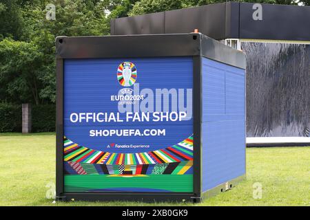 Berlin - 7. Juni 2024: Wagen der UEFA EURO 2024 im Olympiastadion Berlin, der während des Open Media Day in der Woche vor dem UEFA EURO 2024 Turnier zu sehen ist Stockfoto