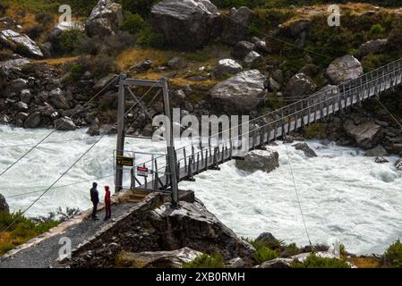 Die erste Swing Bridge im Hooker Valley in Neuseeland Stockfoto