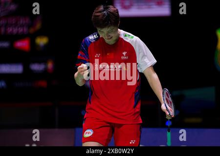 Jakarta, Indonesien. Juni 2024. SHI Yu Qi aus China feiert nach dem Gewinn des Finalspiels am 6. Tag der Kapal API Indonesia Open gegen anders ANTONSEN aus Dänemark im Istora Gelora Bung Karno am 9. Juni 2024 in Jakarta, Indonesien Credit: IOIO IMAGES/Alamy Live News Stockfoto