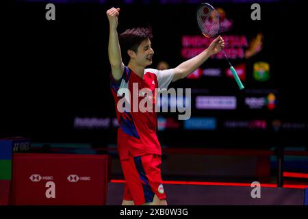 Jakarta, Indonesien. Juni 2024. SHI Yu Qi aus China feiert nach dem Gewinn des Finalspiels am 6. Tag der Kapal API Indonesia Open gegen anders ANTONSEN aus Dänemark im Istora Gelora Bung Karno am 9. Juni 2024 in Jakarta, Indonesien Credit: IOIO IMAGES/Alamy Live News Stockfoto