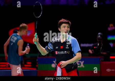 Jakarta, Indonesien. Juni 2024. SHI Yu Qi aus China sieht nach dem Gewinn des Finalspiels am 6. Tag der Kapal API Indonesia Open gegen anders ANTONSEN aus Dänemark im Istora Gelora Bung Karno am 9. Juni 2024 in Jakarta, Indonesien Credit: IOIO IMAGES/Alamy Live News Stockfoto