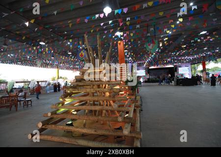 Sao Joao Feiern in Bahia salvador, bahia, brasilien - 28. Mai 2024: Dekoratives Lagerfeuer für die Feierlichkeiten von Sao Joao in der Stadt Salvador. SALVADOR BAHIA BRASILIEN Copyright: XJoaxSouzax 280524JOA00026 Stockfoto