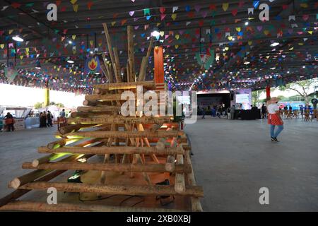 Sao Joao Feiern in Bahia salvador, bahia, brasilien - 28. Mai 2024: Dekoratives Lagerfeuer für die Feierlichkeiten von Sao Joao in der Stadt Salvador. SALVADOR BAHIA BRASILIEN Copyright: XJoaxSouzax 280524JOA00024 Stockfoto