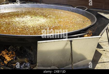 Details zu typisch spanischem Essen bei einer Straßenparty Stockfoto