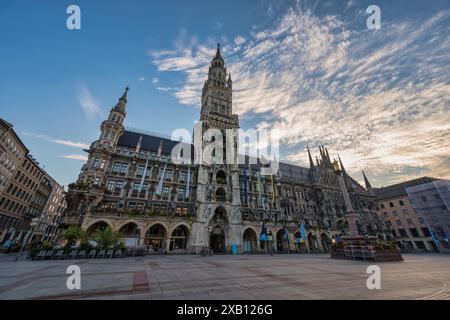 München (München) Deutschland, Sonnenaufgang in der Skyline der Stadt am Marienplatz Stockfoto