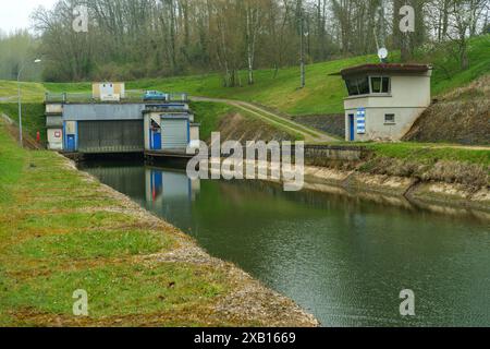 Frankreich, Aisne, Tunnel entlang des Canal De L'Oise A L'Aisne Stockfoto