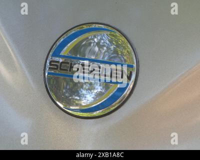 Köln, Deutschland. Juni 2024. Logo, Schriftzug des Elektrokabinen-Rollers und des kleinen Rollers Scheelen. Quelle: Horst Galuschka/dpa/Alamy Live News Stockfoto