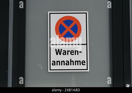 Köln, Deutschland. Juni 2024. Kein Stoppschild für eingehende Waren. Quelle: Horst Galuschka/dpa/Alamy Live News Stockfoto