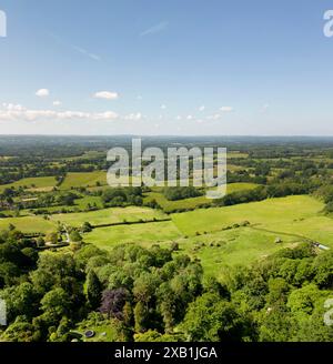 Blick auf den Weald of Kent mit hoher Drohne, Blick nach Süden vom One Tree Hill, Underriver, Sevenoaks, Kent. Stockfoto