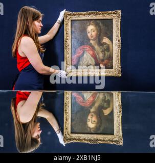 Olympia Auctions, London, Großbritannien. Juni 2024. English School, 17. Jahrhundert, A Young Girl with Fruit, Olil on Canvas, Est £ 600-800 im Angebot bei Olympia Auktionen am 12. Juni 2024. Quelle: Paul Quezada-Neiman/Alamy Live News Stockfoto