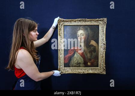 Olympia Auctions, London, Großbritannien. Juni 2024. English School, 17. Jahrhundert, A Young Girl with Fruit, Olil on Canvas, Est £ 600-800 im Angebot bei Olympia Auktionen am 12. Juni 2024. Quelle: Paul Quezada-Neiman/Alamy Live News Stockfoto