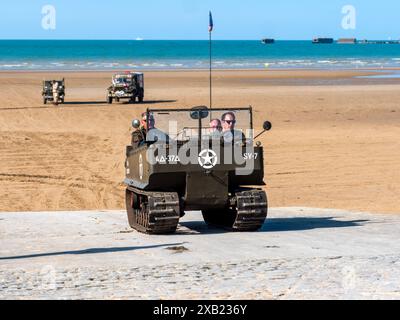 Normandie, Frankreich - 6. Juni 2024: Studebaker M29C Weasel II. Weltkrieg Kettenfahrzeug für Schneeschutz während des D-Day 80. Jahrestages der Landung Stockfoto