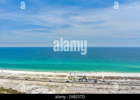 Blick aus der Vogelperspektive auf den Hundestrand in Pensacola, Florida Stockfoto