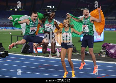 Rom, Italien 7.06.2024: Christopher O’DONNELL, Rhasidat ADELEKE, Thomas BARR, Sharlene MAWDSLEY aus Irland gewinnen Goldmedaille bei 4 x 400 m Relay Mixed Final Leichtathletik-Europameisterschaften 2024 im Olympiastadion in Rom Stockfoto